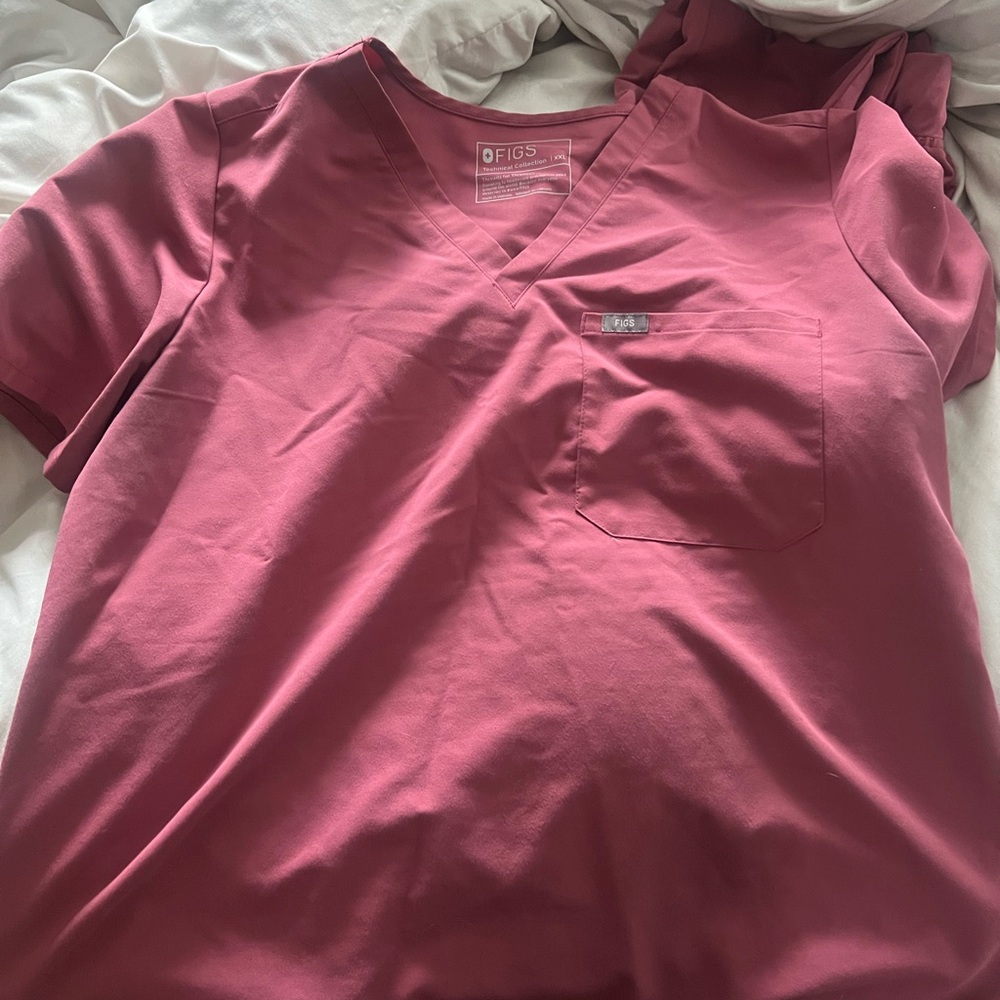 Figs Rose Quartz Scrub Top